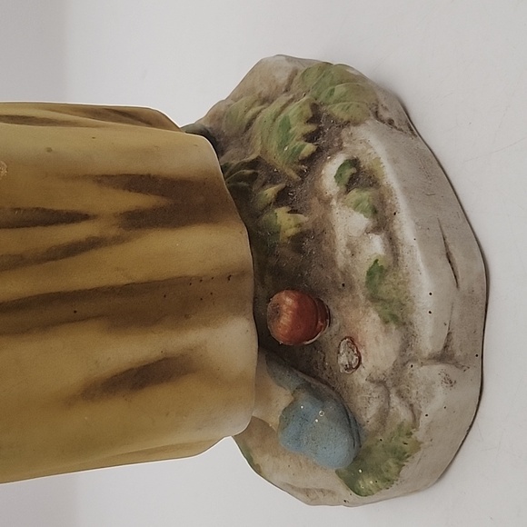 Vintage Homco Bisque Lady Farmer Figurine - Picture 7 of 9